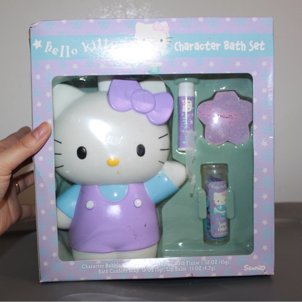 Vintage Y2K 2004 Sanrio Hello Kitty Gift Bath Set